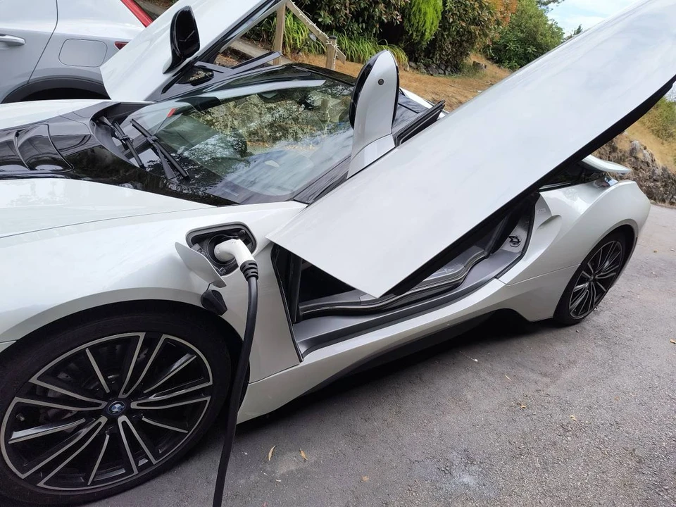 2019 BMW i8 - Image 2 of 9