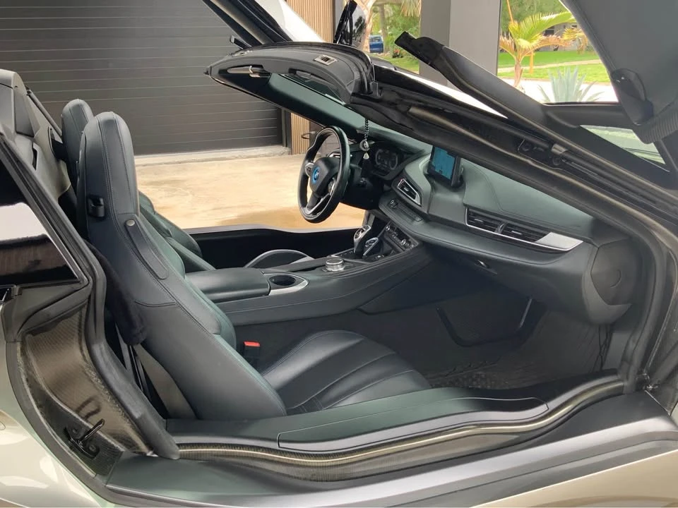 2019 BMW i8 - Image 2 of 11