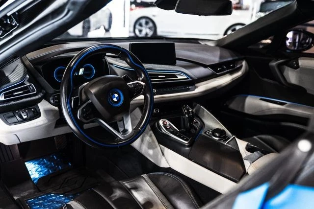 2019 BMW i8 - Image 13 of 31