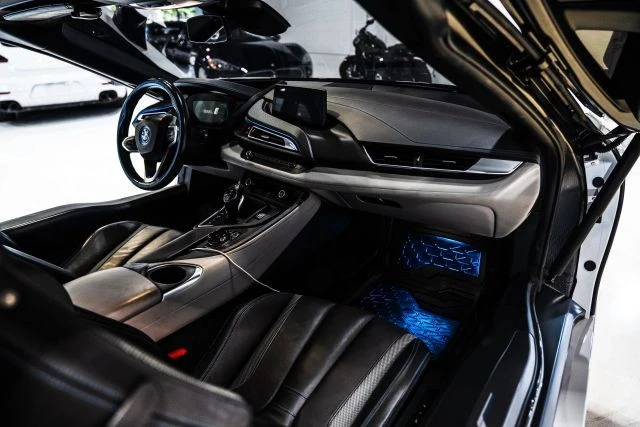 2019 BMW i8 - Image 17 of 31
