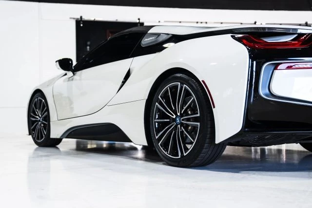2019 BMW i8 - Image 10 of 31