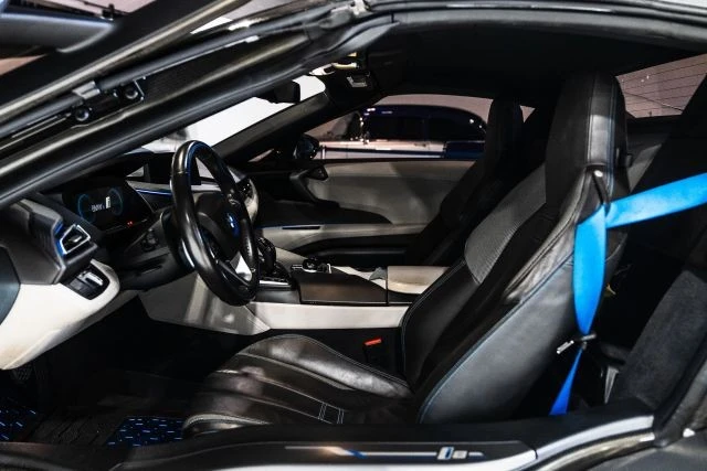 2019 BMW i8 - Image 15 of 31