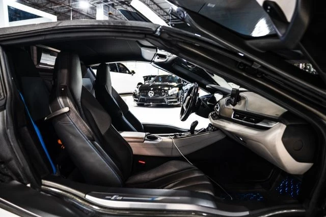 2019 BMW i8 - Image 18 of 31