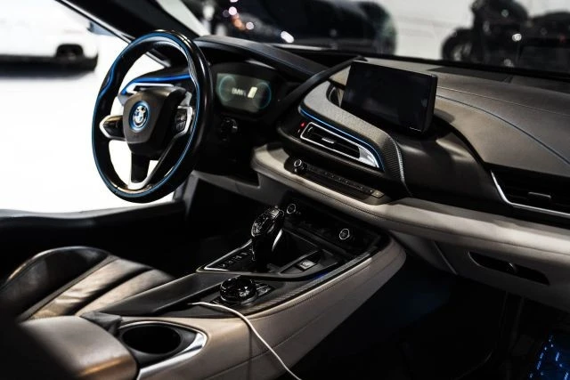 2019 BMW i8 - Image 6 of 31
