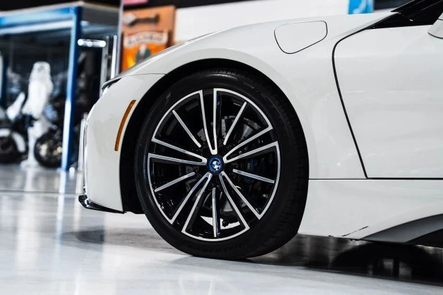 2019 BMW i8 - Image 7 of 21