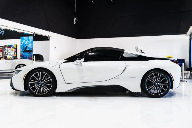 2019 BMW i8 - Image 8 of 31