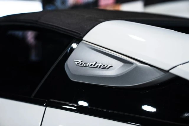 2019 BMW i8 - Image 12 of 31