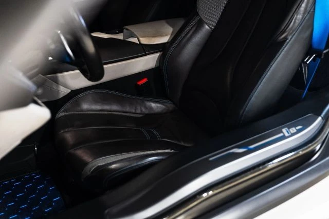 2019 BMW i8 - Image 25 of 31