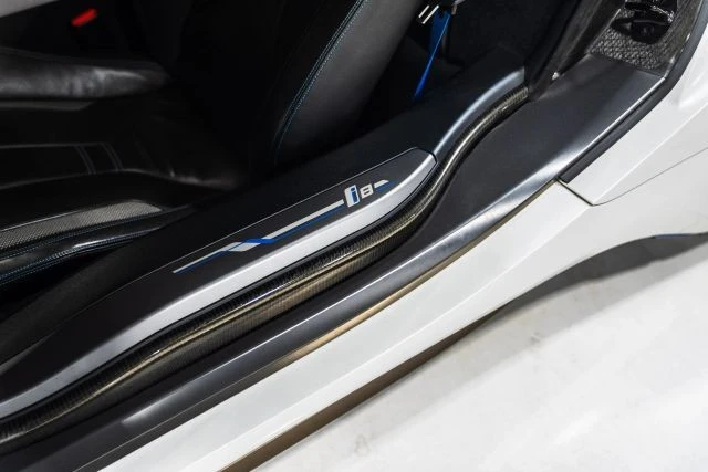 2019 BMW i8 - Image 16 of 31