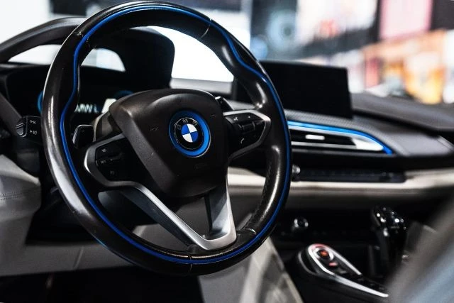 2019 BMW i8 - Image 14 of 31