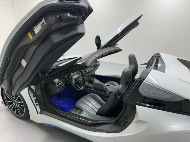 2019 BMW i8 - Image 5 of 16