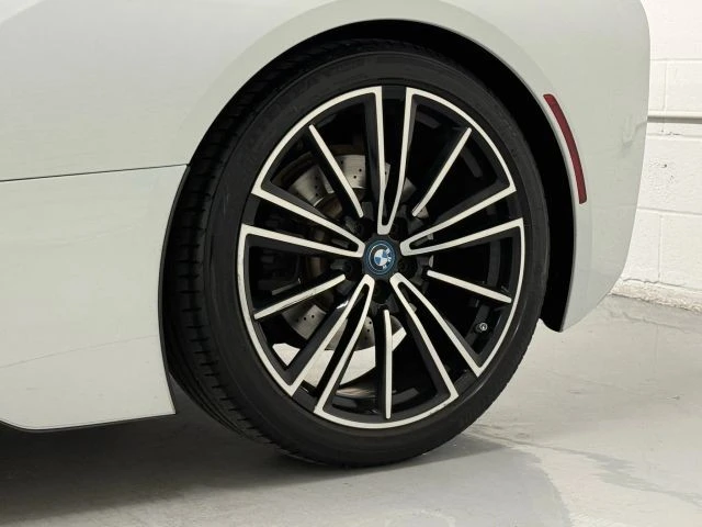 2019 BMW i8 - Image 14 of 16