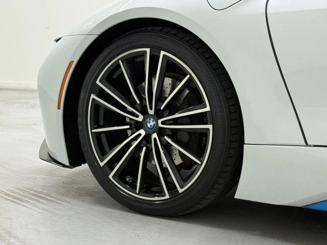 2019 BMW i8 - Image 13 of 16