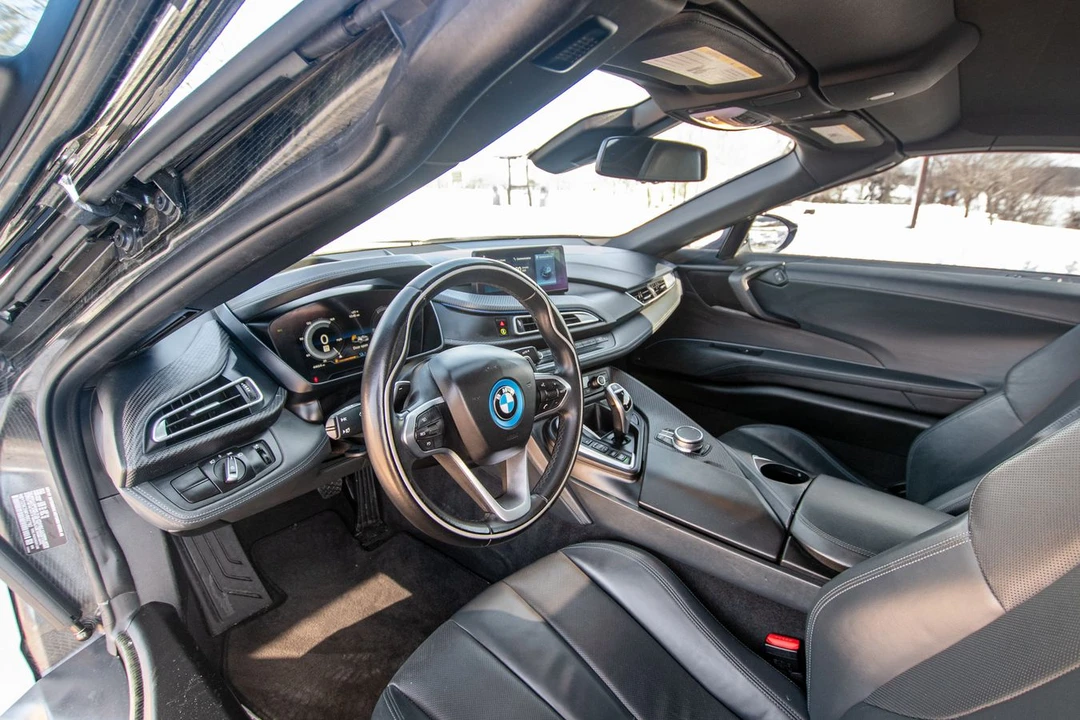 2019 BMW i8 - Image 10 of 15
