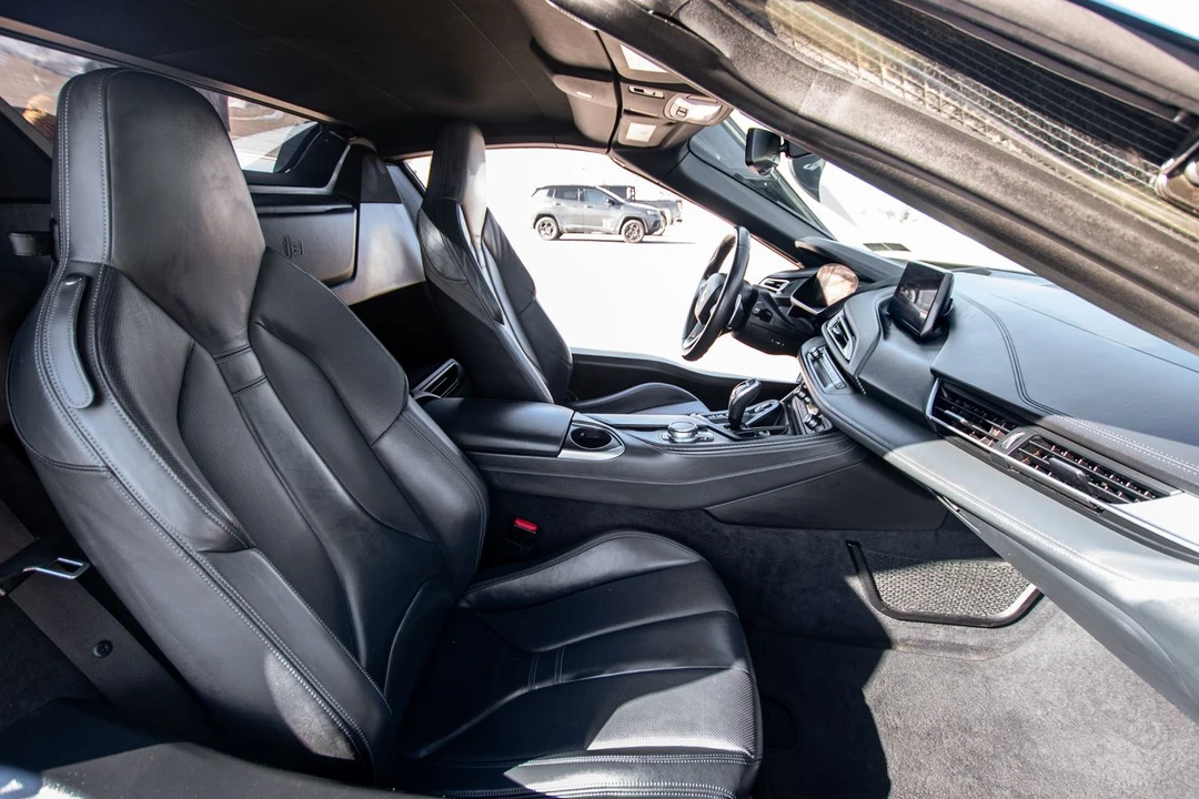 2019 BMW i8 - Image 12 of 15