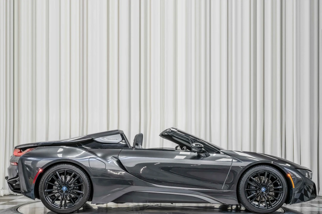 2019 BMW i8 - Image 2 of 21
