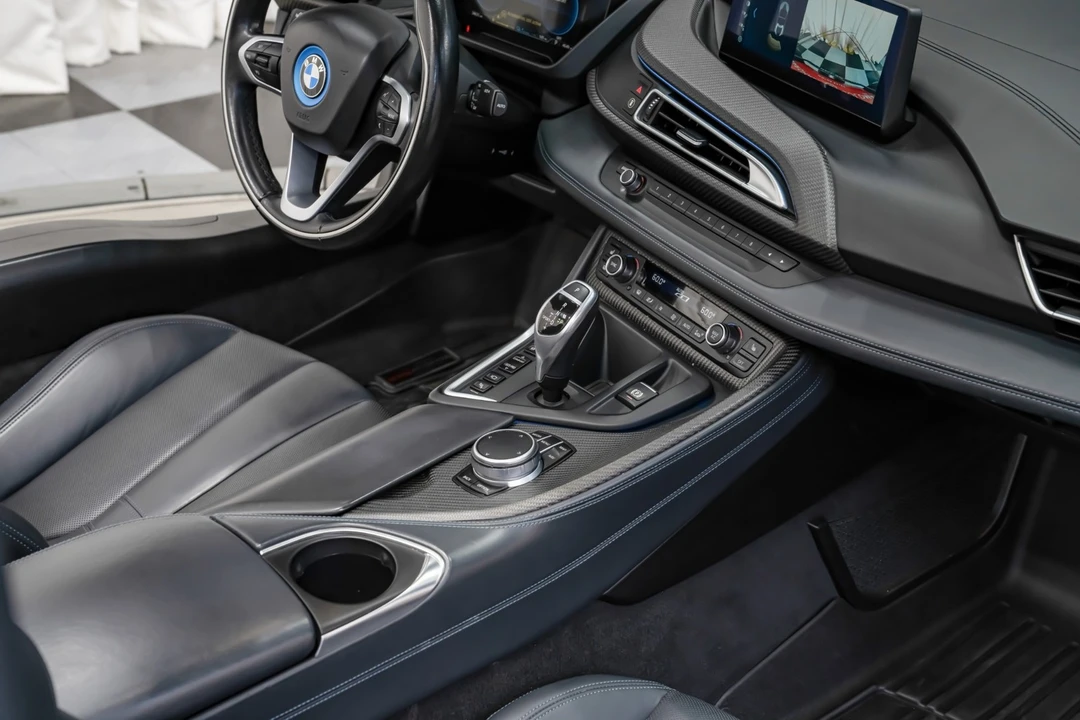 2019 BMW i8 - Image 17 of 21