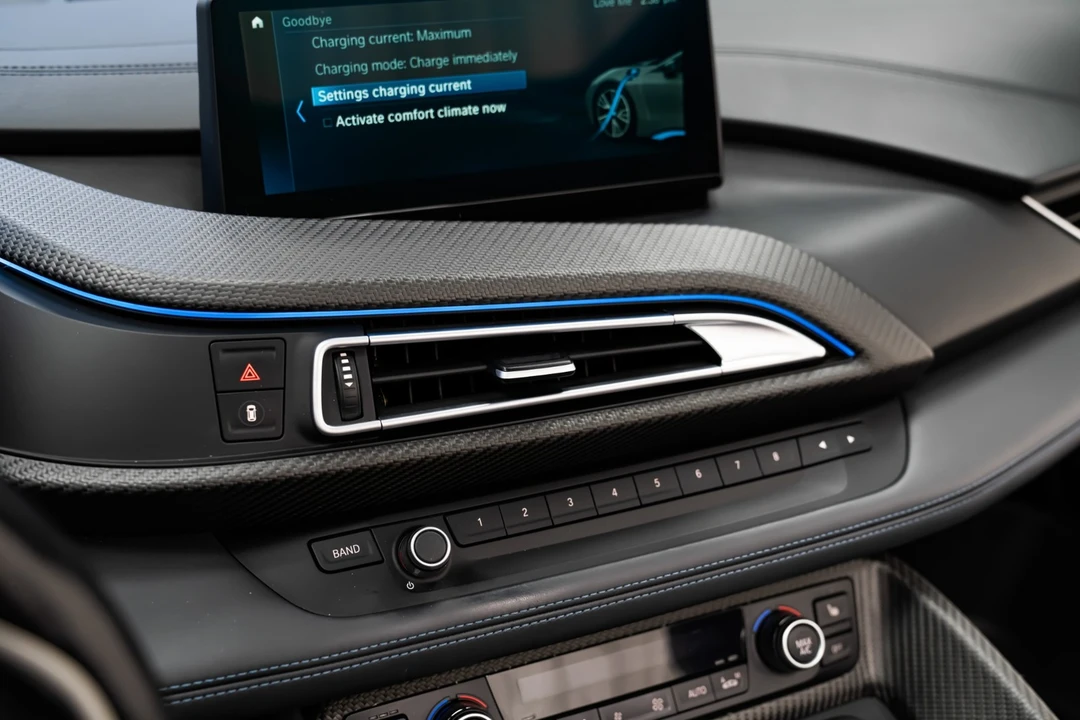 2019 BMW i8 - Image 13 of 21