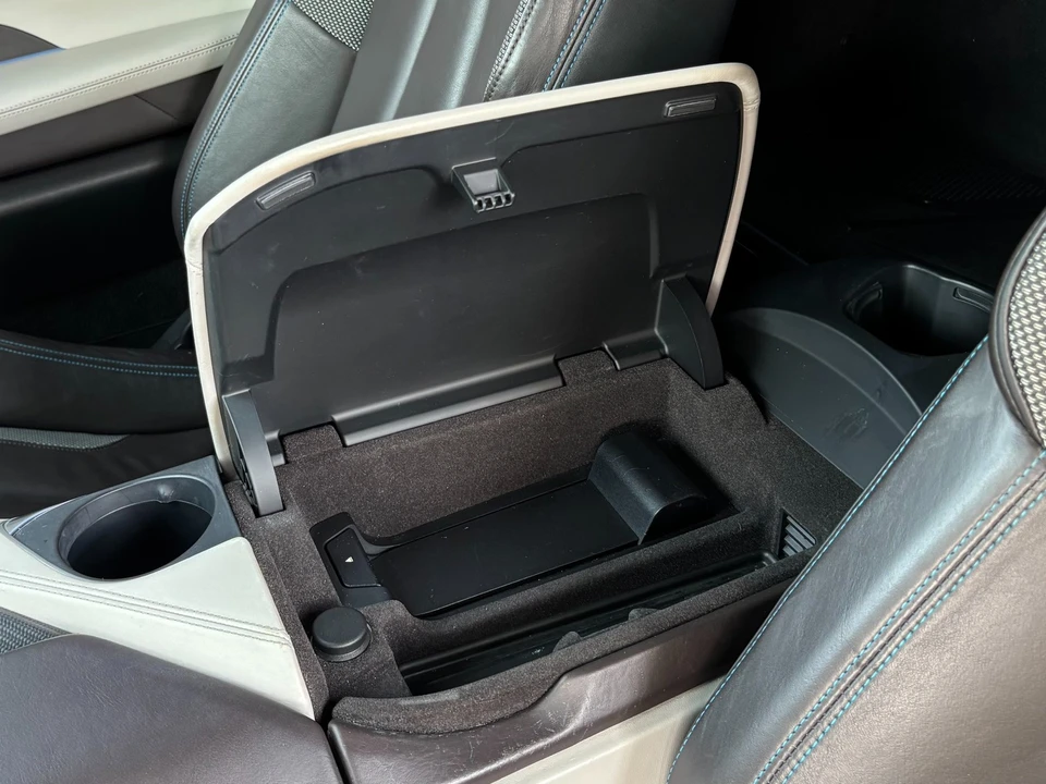 2019 BMW i8 - Image 26 of 31