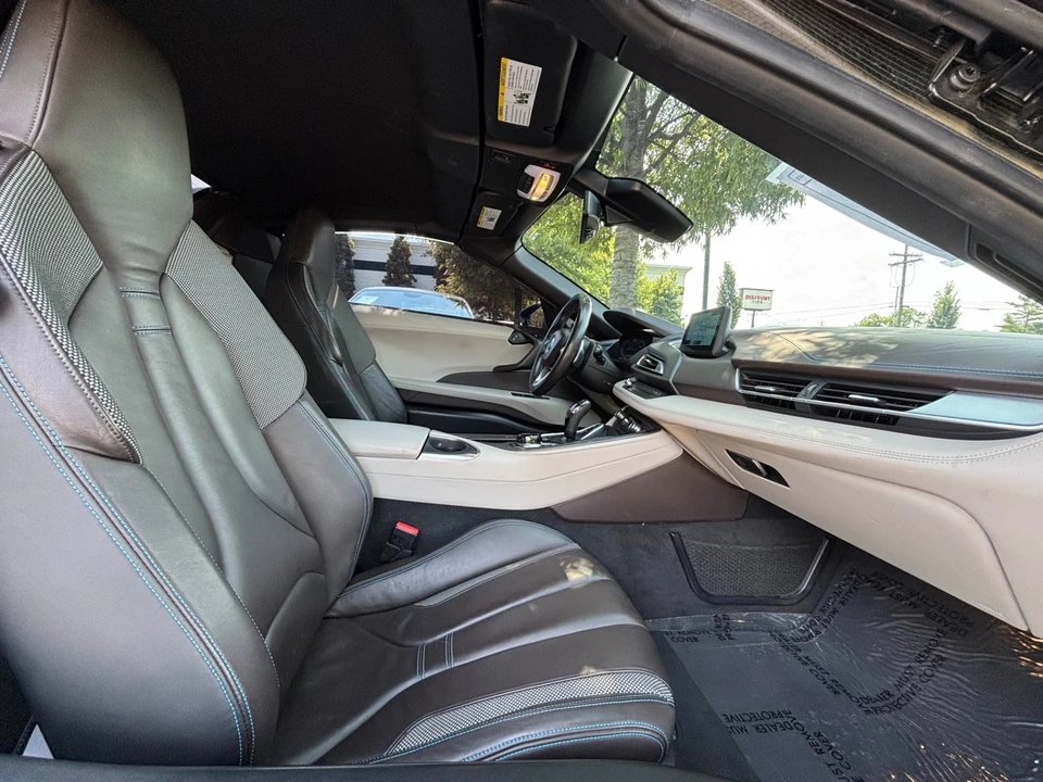 2019 BMW i8 - Image 29 of 31