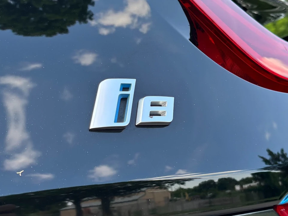 2019 BMW i8 - Image 19 of 31