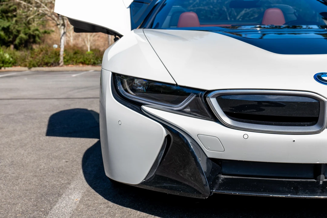 2019 BMW i8 - Image 16 of 31