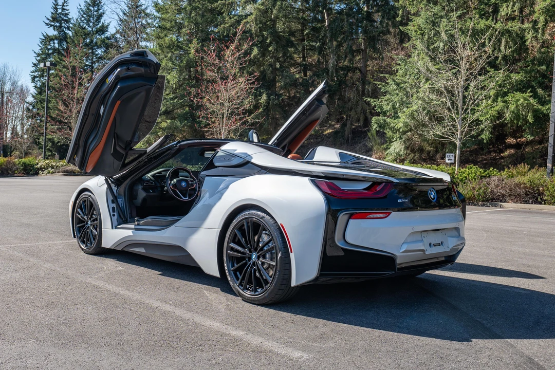 2019 BMW i8 - Image 11 of 31