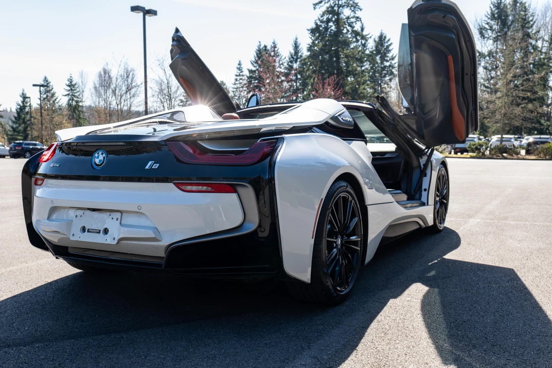 2019 BMW i8 - Image 14 of 31