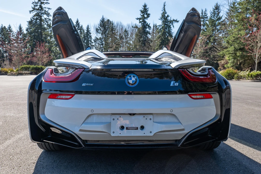 2019 BMW i8 - Image 13 of 31