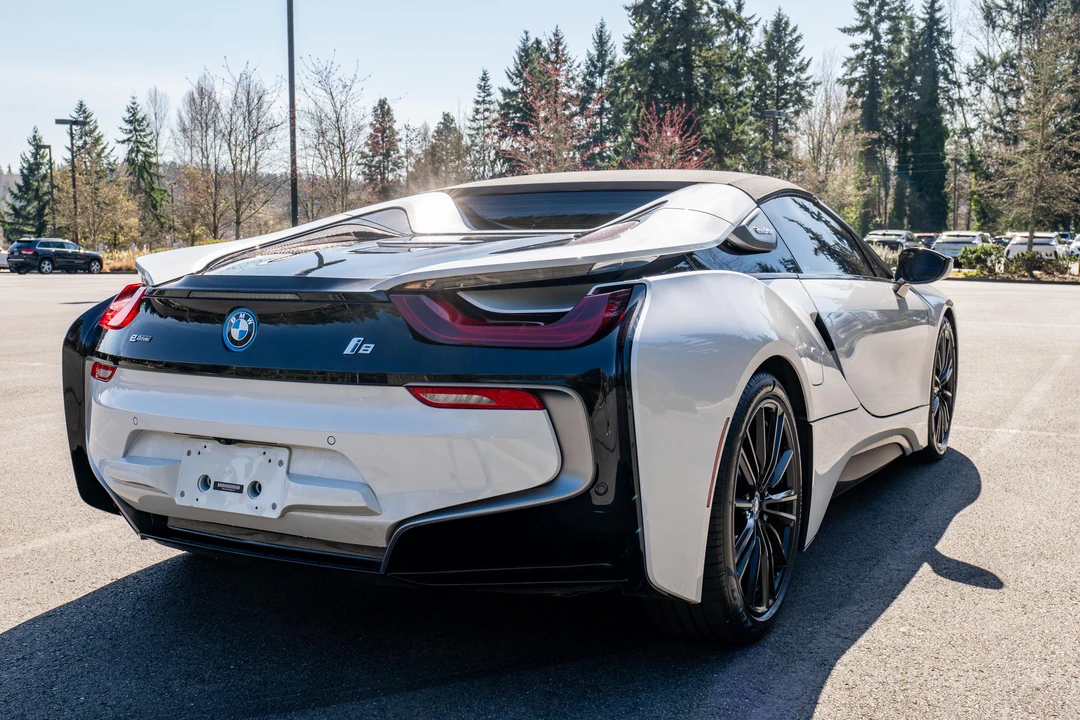 2019 BMW i8 - Image 7 of 31