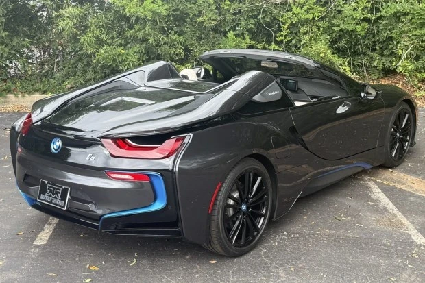 2019 BMW i8 - Image 2 of 7
