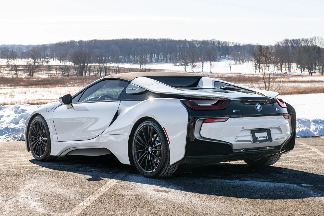 2019 BMW i8 - Image 17 of 31