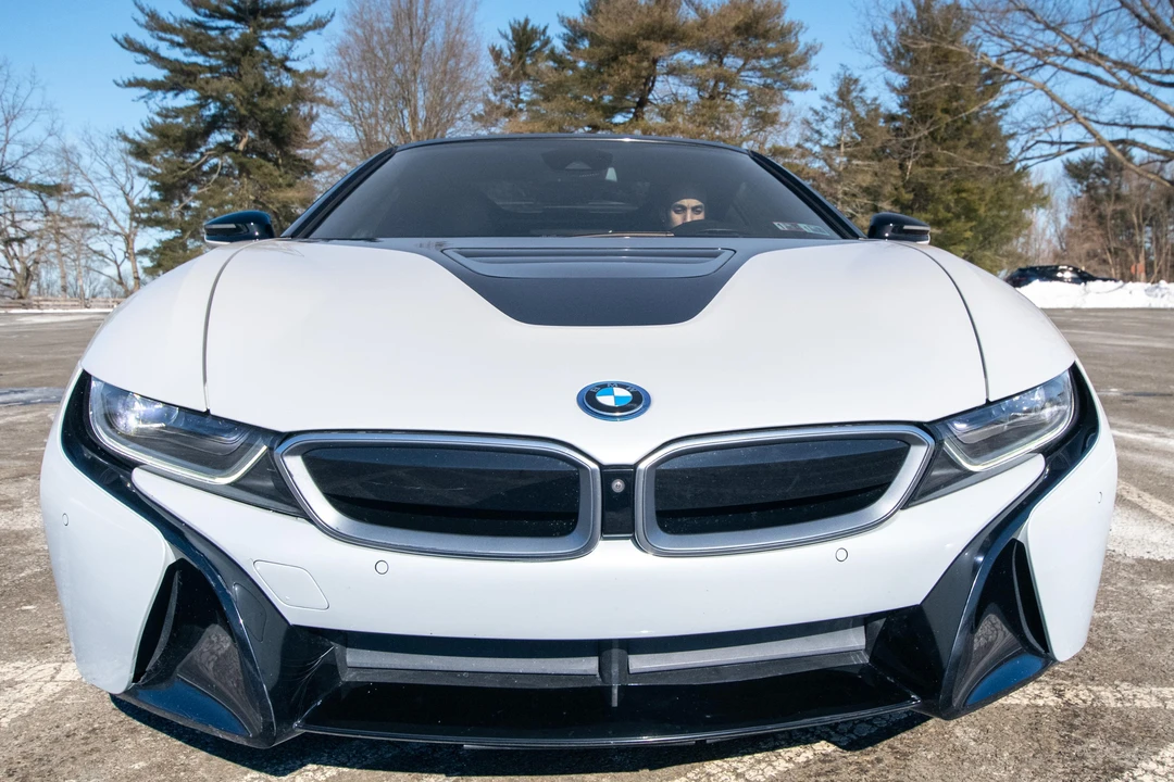 2019 BMW i8 - Image 14 of 31