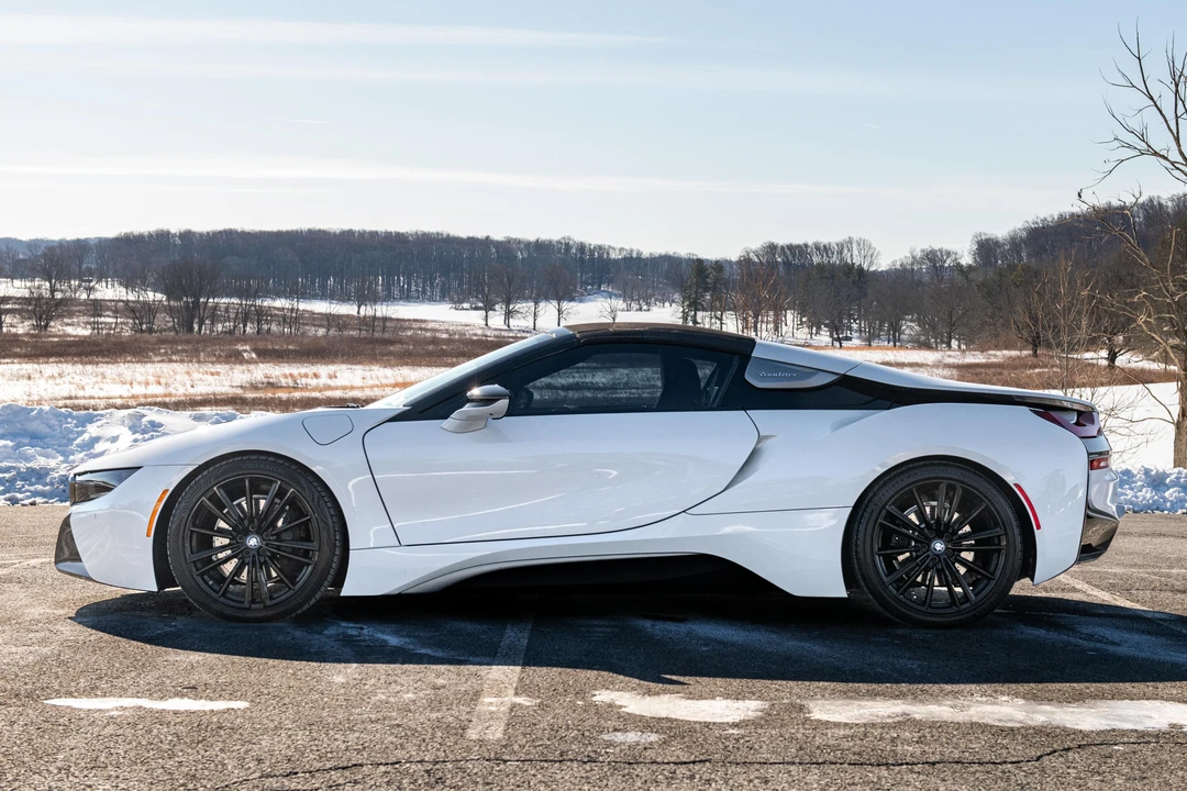 2019 BMW i8 - Image 16 of 31