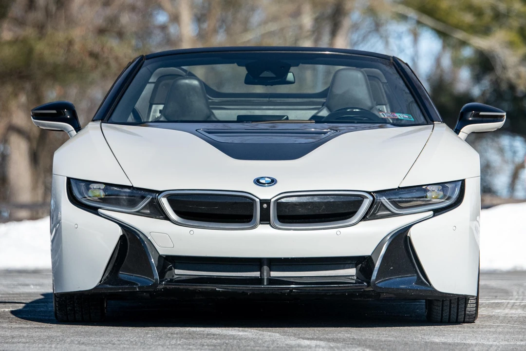 2019 BMW i8 - Image 2 of 31