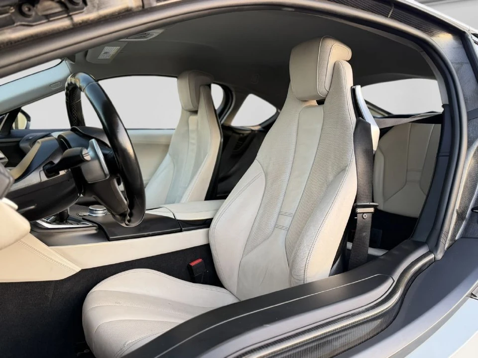 2019 BMW i8 - Image 13 of 19