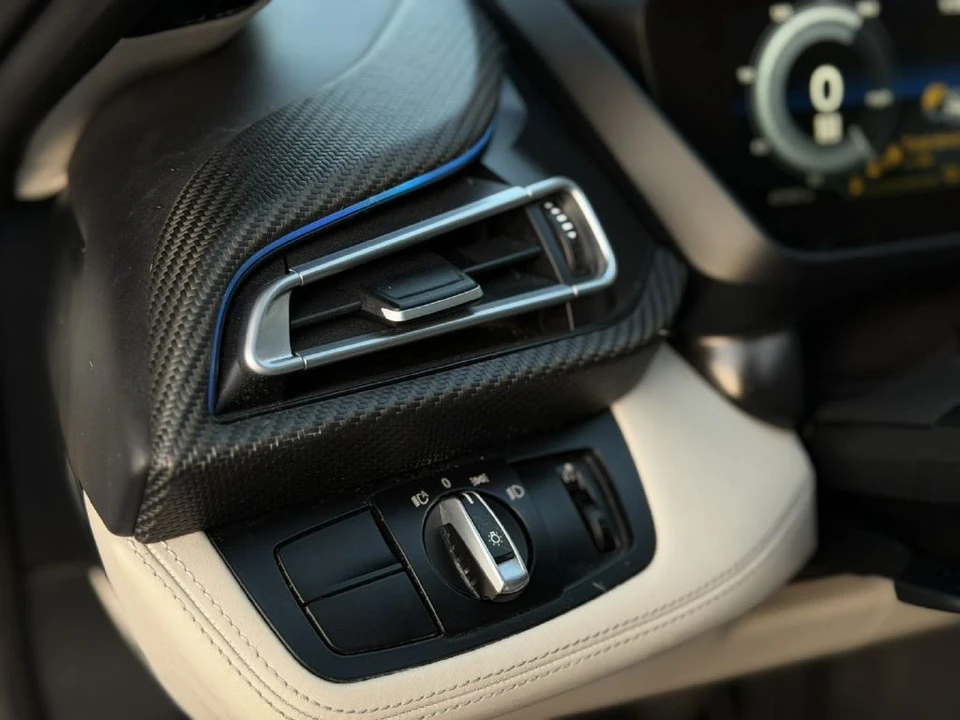 2019 BMW i8 - Image 16 of 19