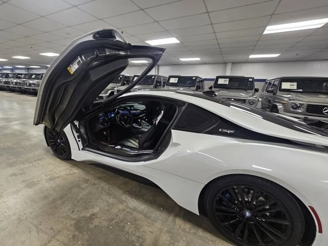 2019 BMW i8 - Image 9 of 10