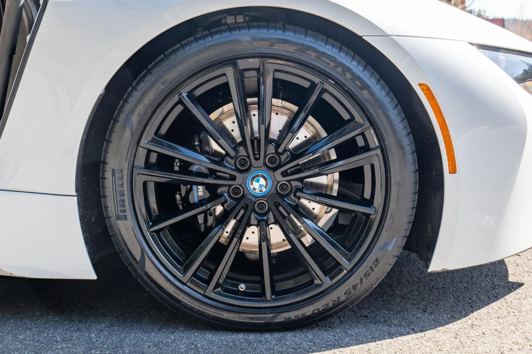 2019 BMW i8 - Image 13 of 31