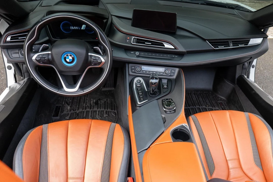 2019 BMW i8 - Image 16 of 31