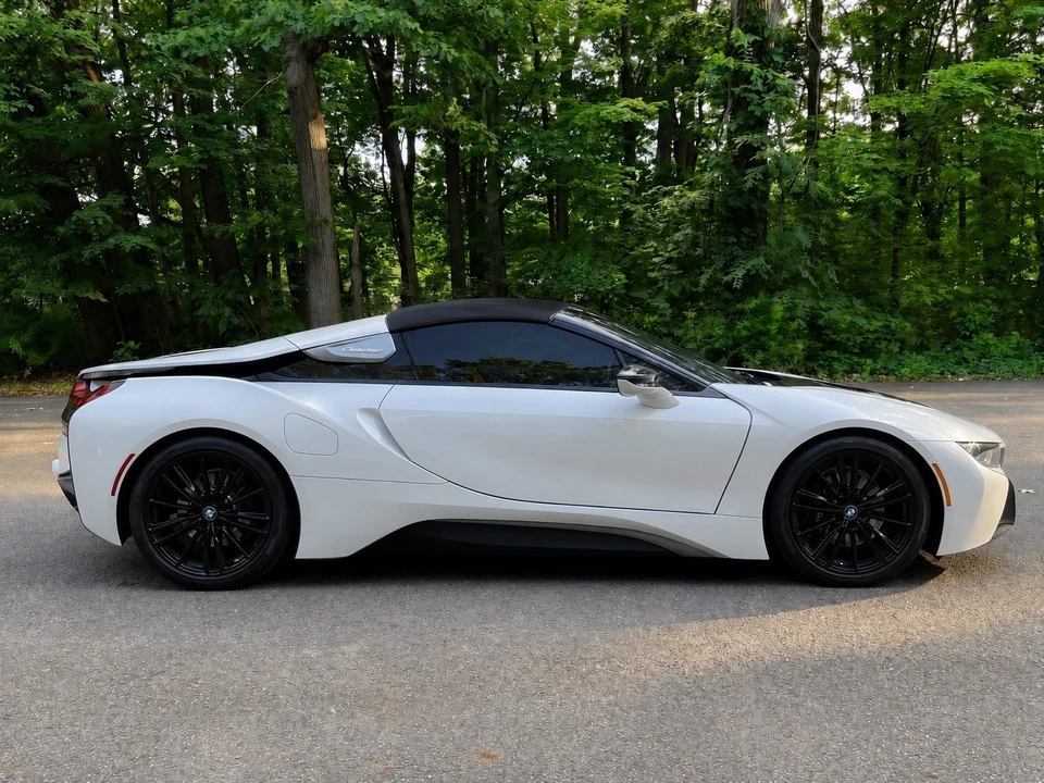 2019 BMW i8 - Image 3 of 31