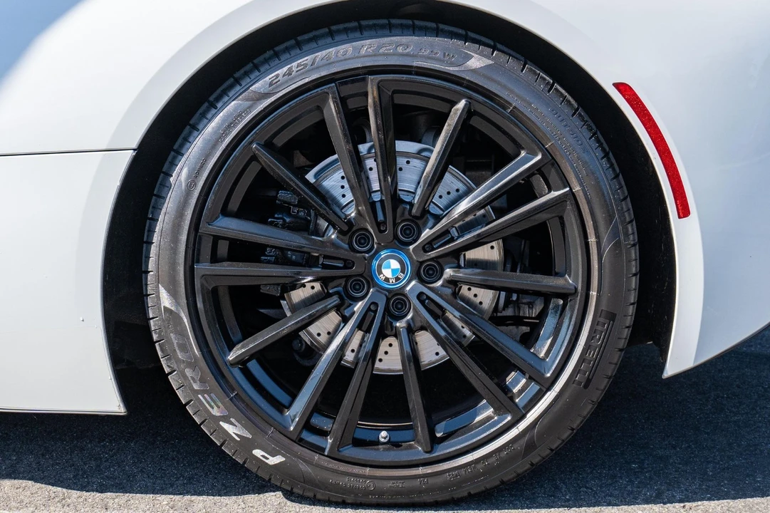 2019 BMW i8 - Image 11 of 31