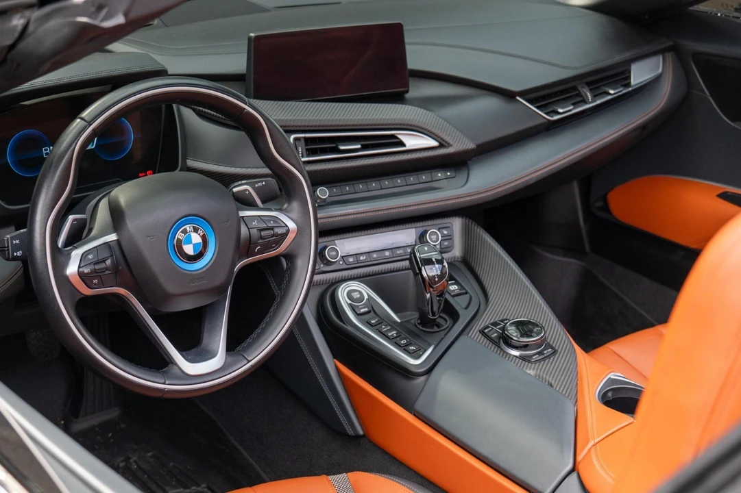 2019 BMW i8 - Image 14 of 31
