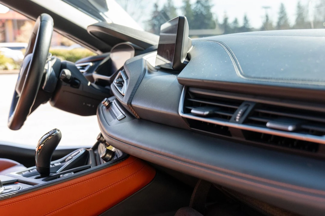 2019 BMW i8 - Image 28 of 31