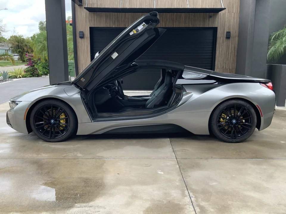 2019 BMW i8 - Image 2 of 15