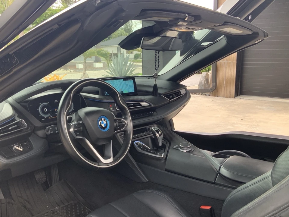 2019 BMW i8 - Image 14 of 15