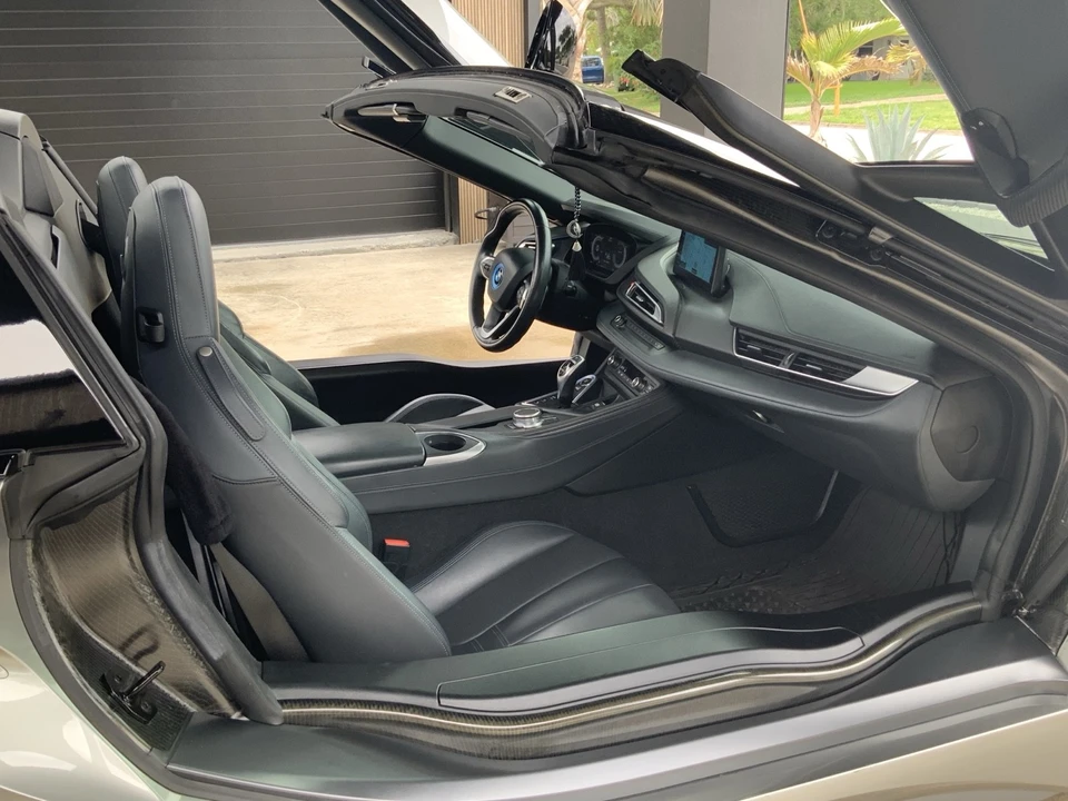 2019 BMW i8 - Image 13 of 15