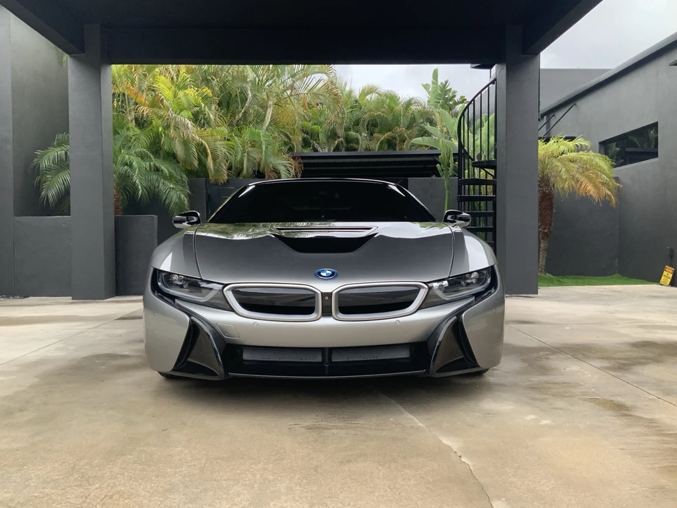 2019 BMW i8 - Image 11 of 15