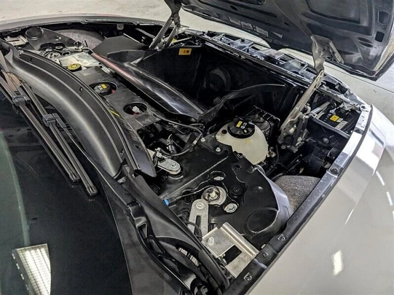 2019 BMW i8 - Image 14 of 17