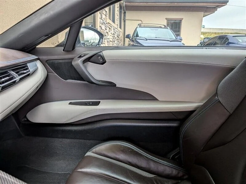 2019 BMW i8 - Image 15 of 17